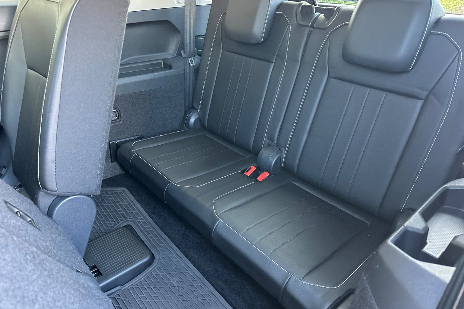 Used 2023 Volkswagen Tiguan SE w/ Panoramic Sunroof Package image 15