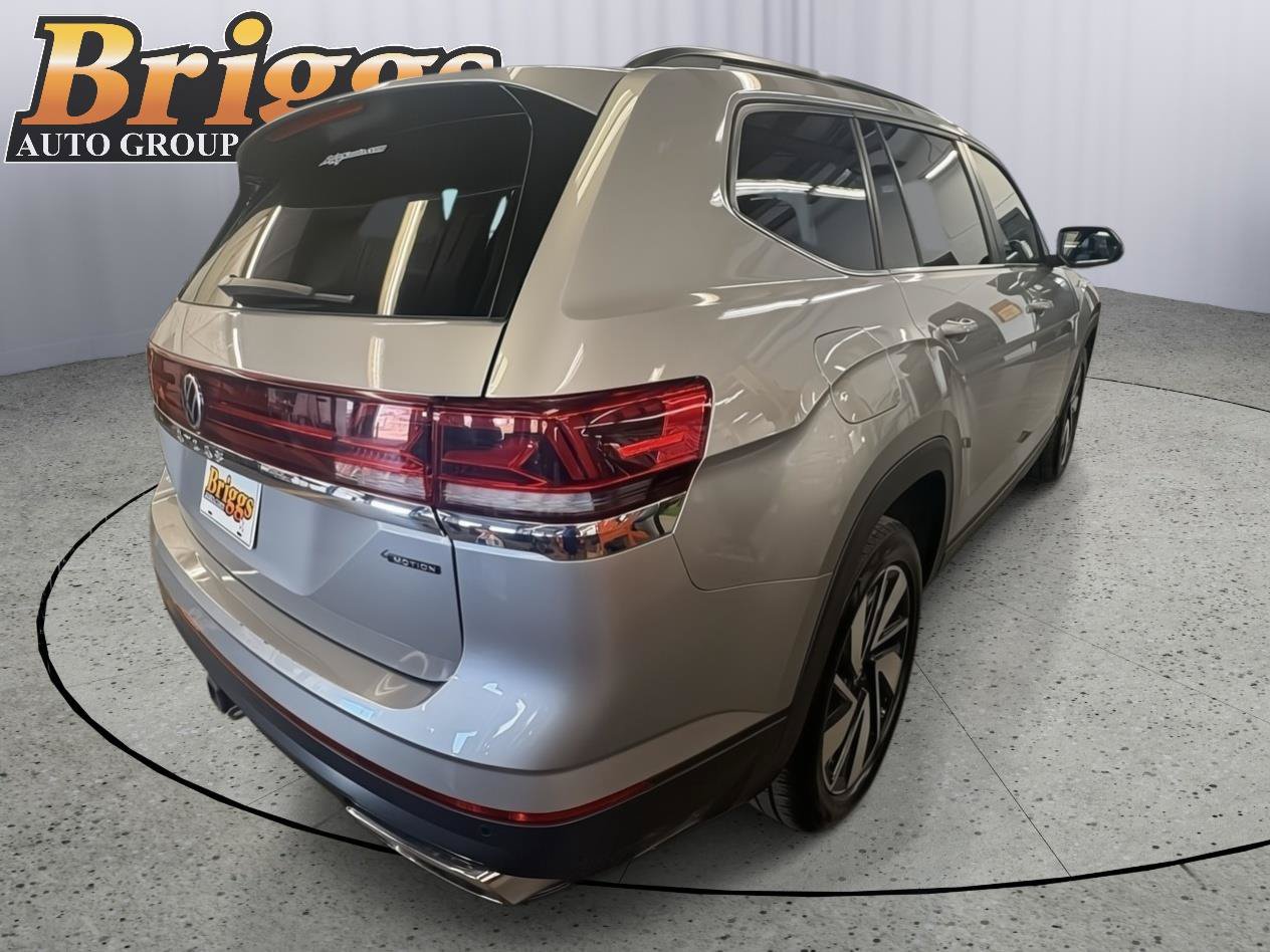 Used 2025 Volkswagen Atlas SE AWD/4WD image 4