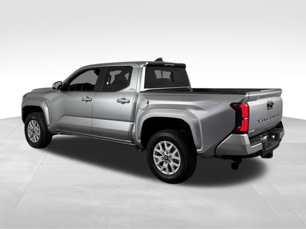 Used 2025 Toyota Tacoma SR5 AWD/4WD image 8