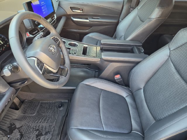 Certified 2025 Toyota Sienna XLE Woodland Edition AWD/4WD image 11