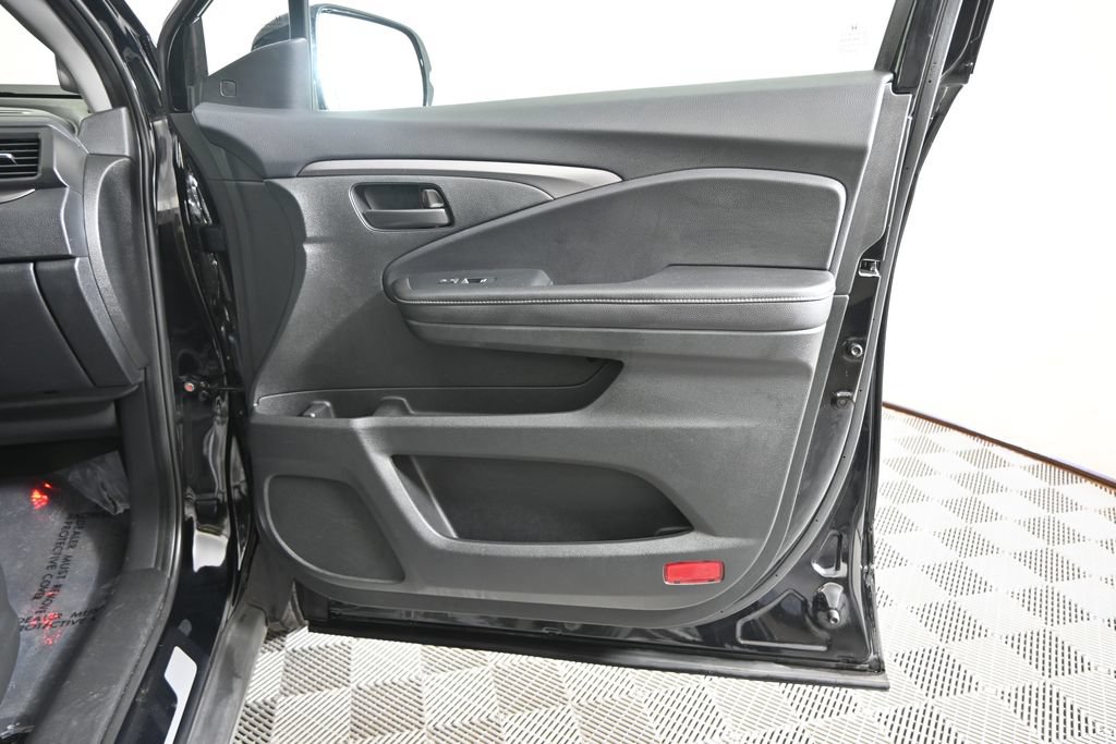 Used 2025 Honda Ridgeline Sport image 13