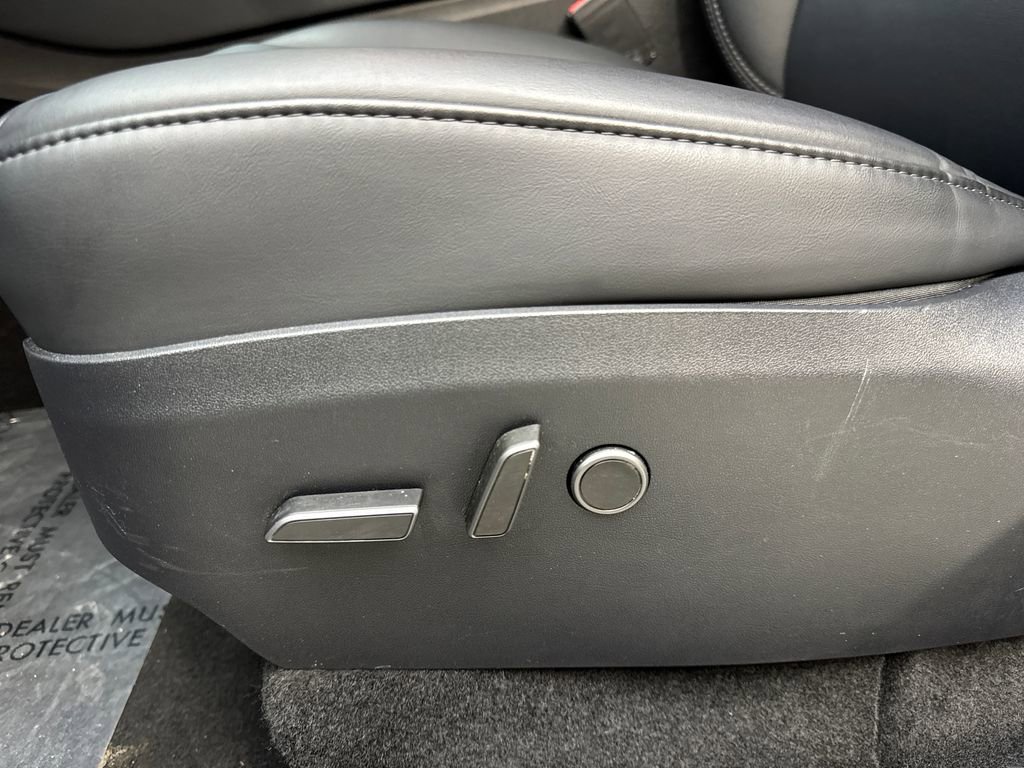Used 2024 Tesla Model Y Performance AWD/4WD image 28