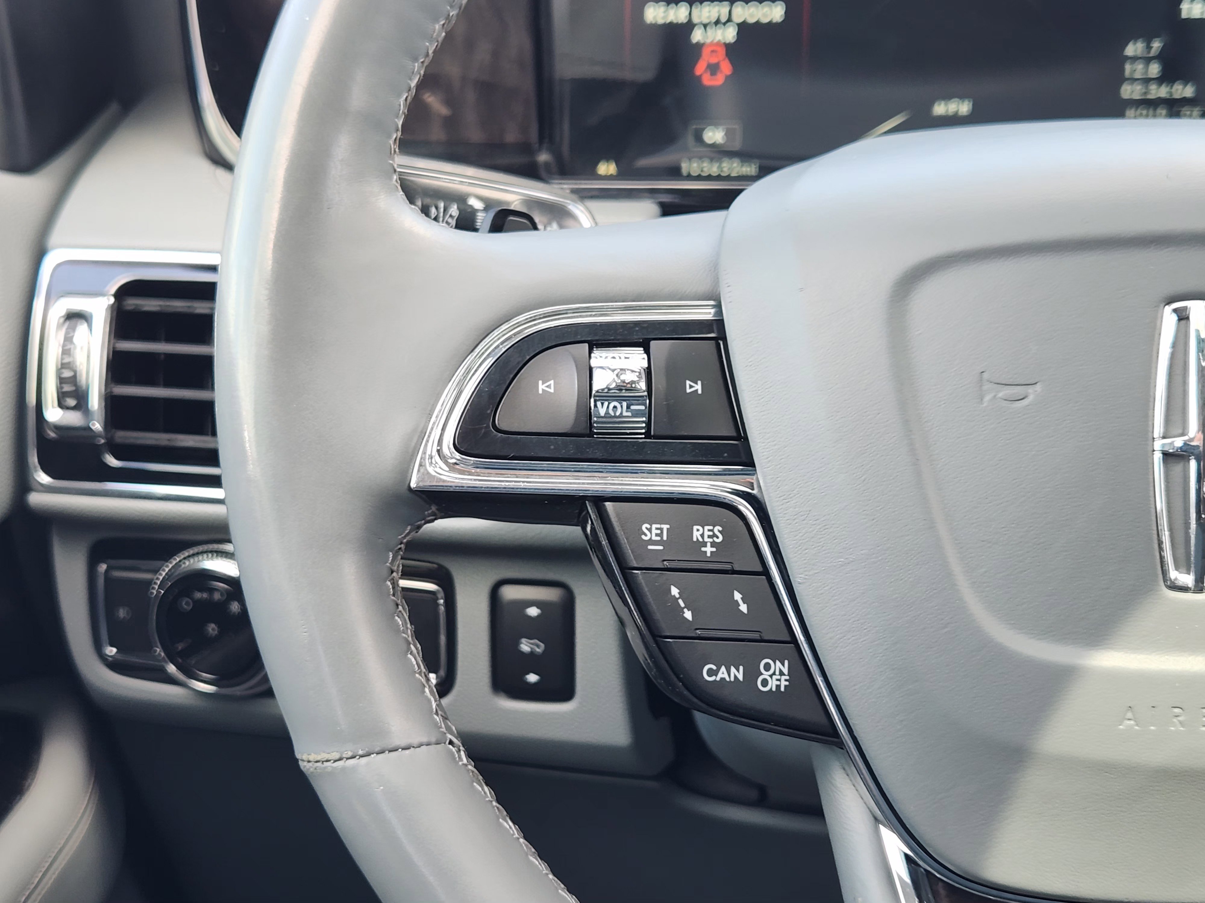 Used 2018 Lincoln Navigator Reserve w/ Technology Package AWD/4WD image 28