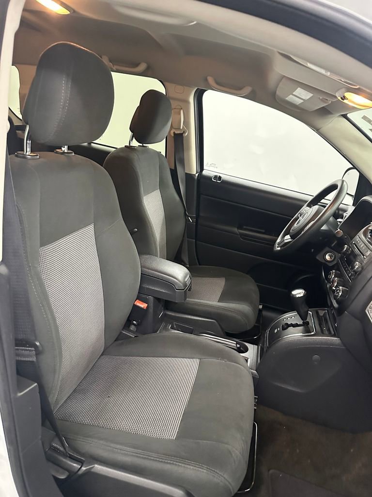 Used 2016 Jeep Compass Sport w/ Power Value Group image 32