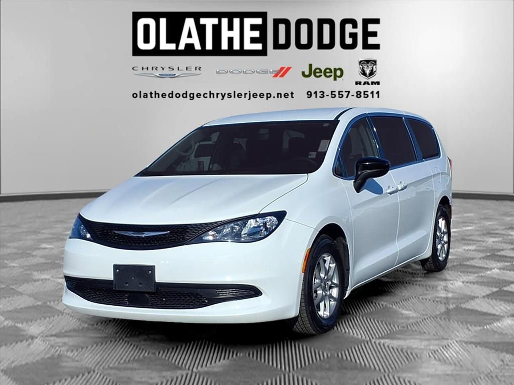 Used 2024 Chrysler Voyager LX image 1