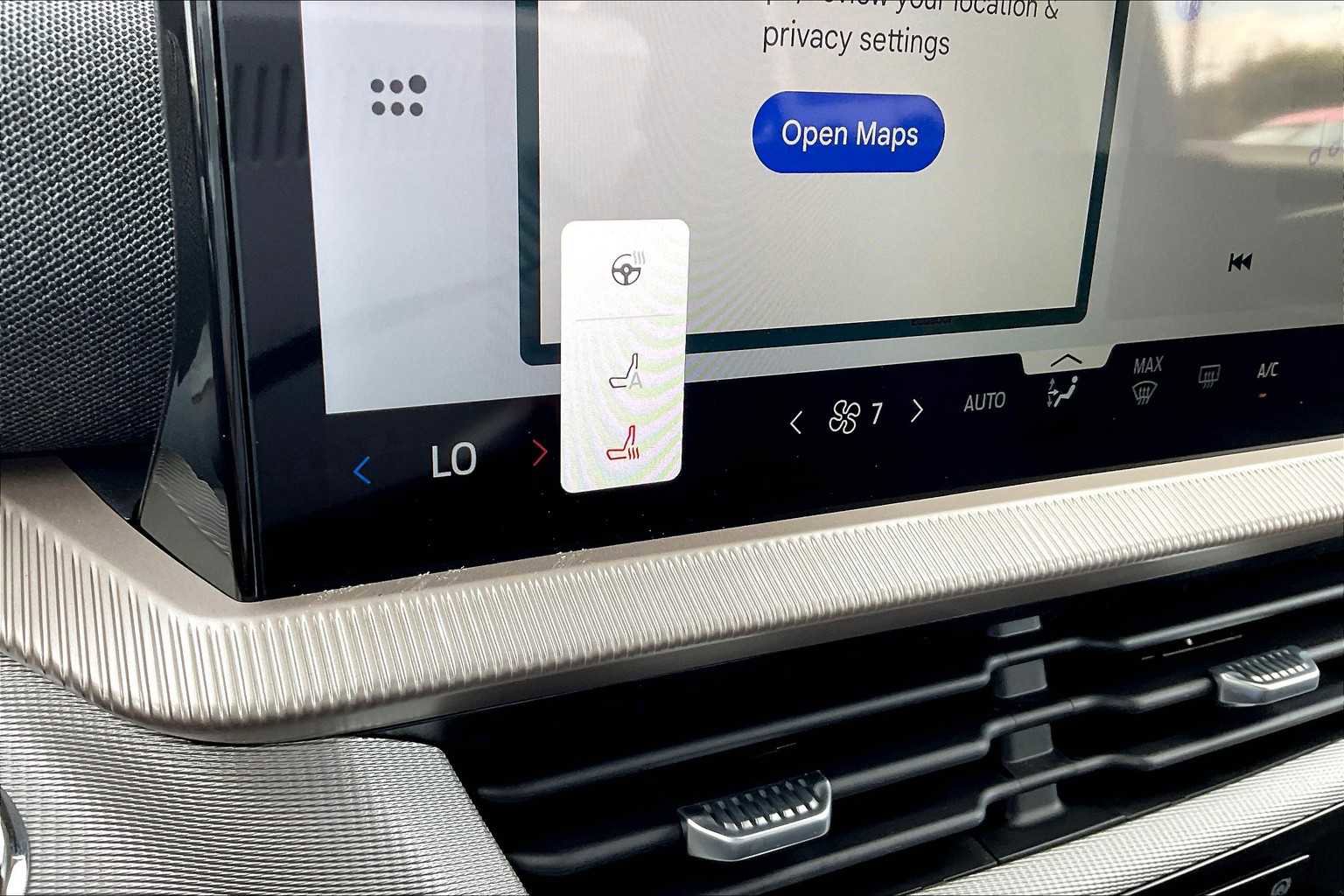 New 2025 Ford Explorer Active w/ Active Comfort Package image 17