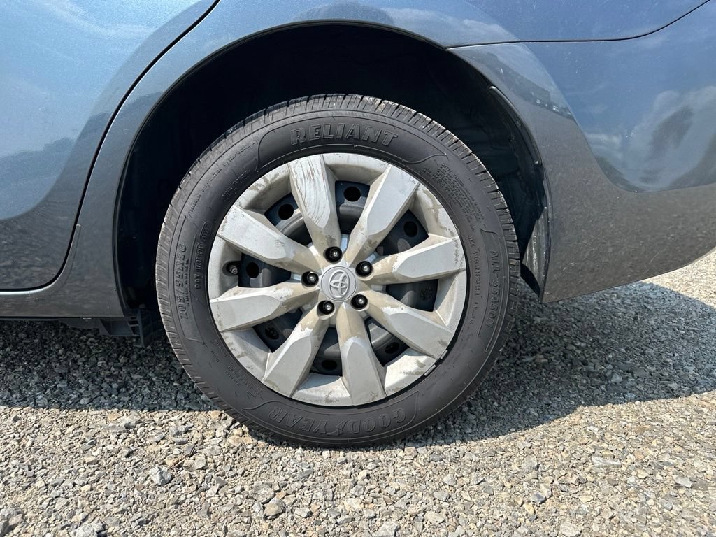 Used 2016 Toyota Corolla LE FWD image 5