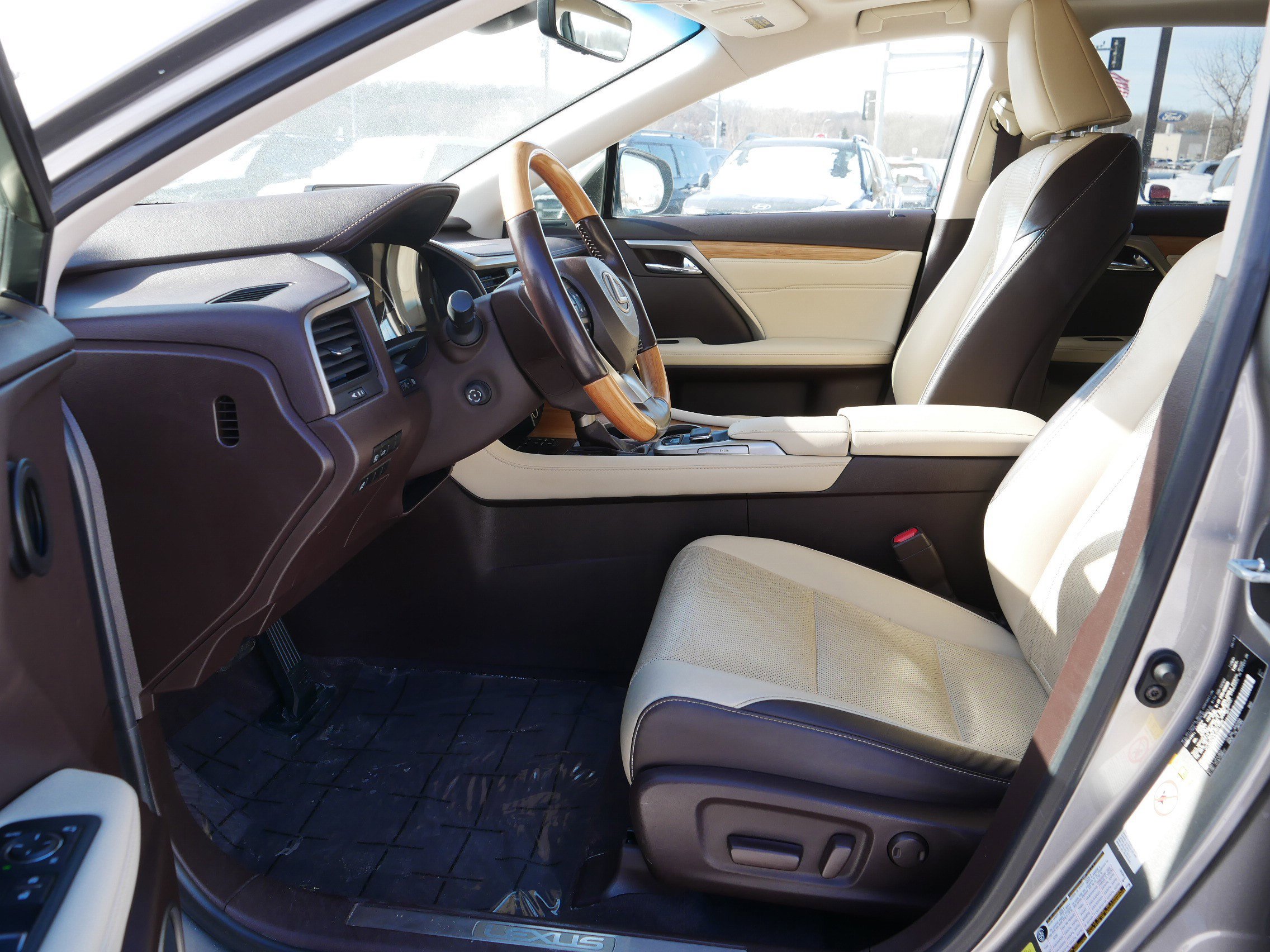 Used 2018 Lexus RX 350L Premium w/ Premium Package image 12