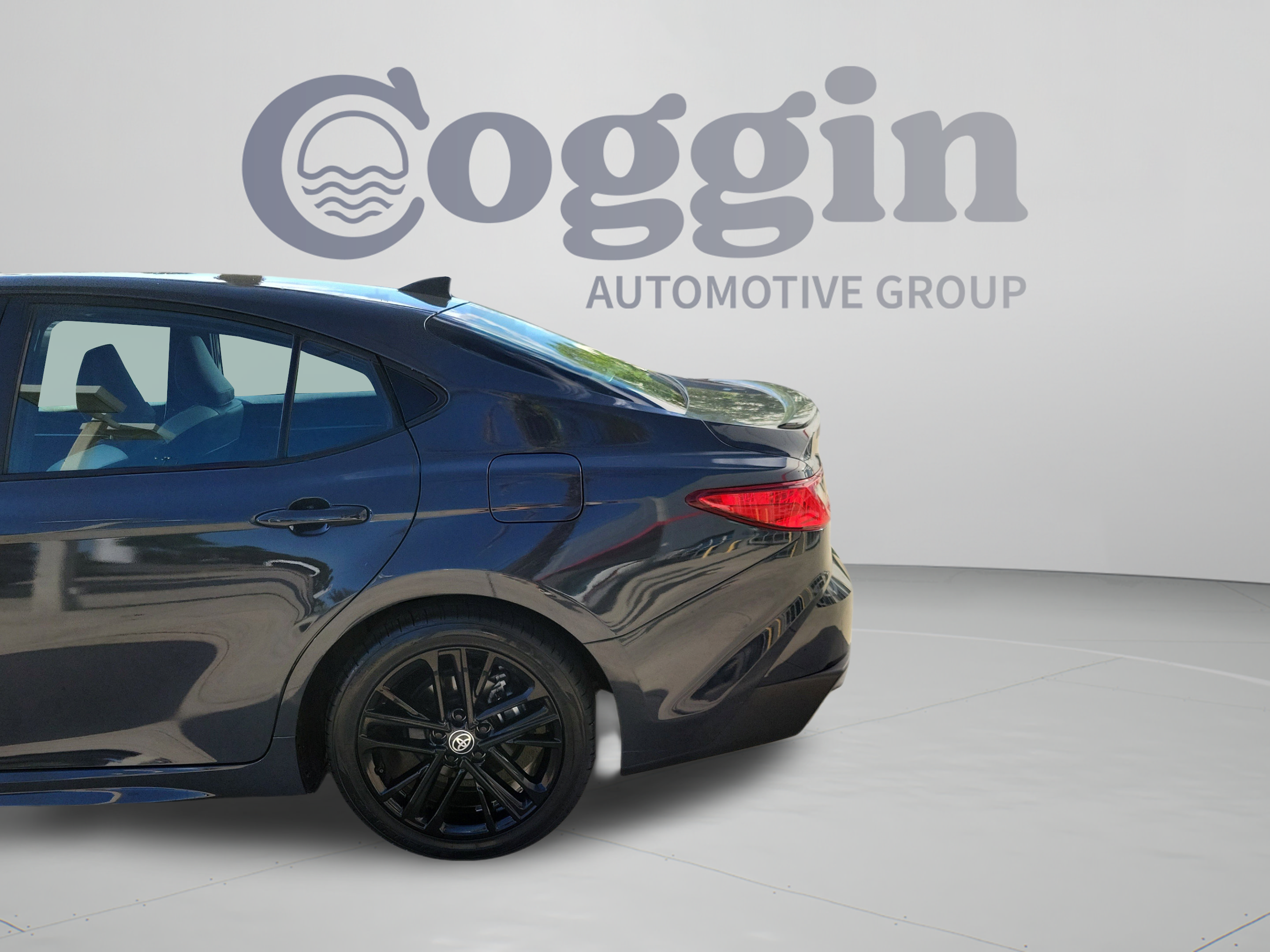 Used 2025 Toyota Camry SE FWD image 30