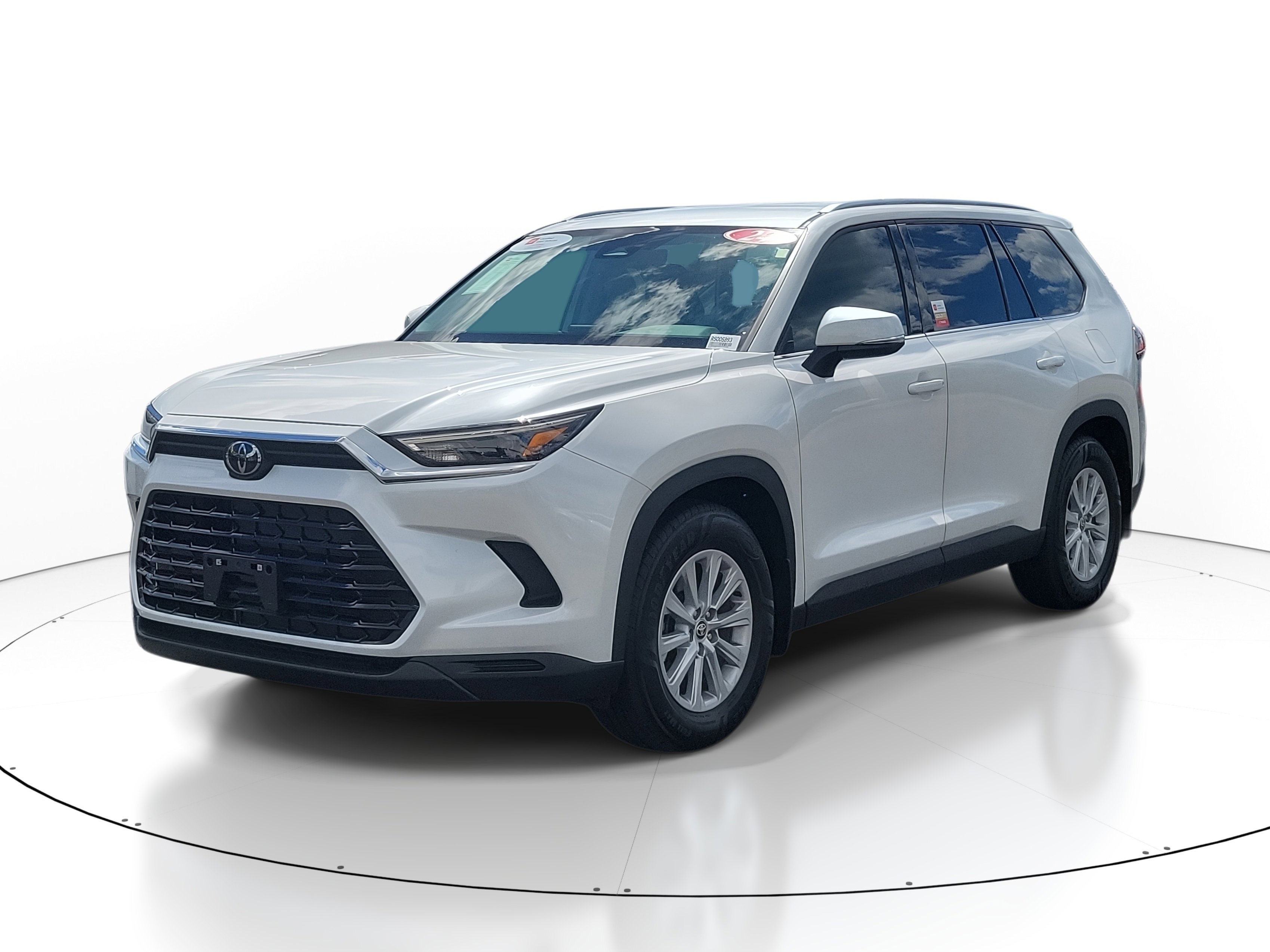 Used 2024 Toyota Grand Highlander XLE image 3