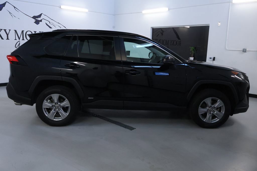 Used 2022 Toyota RAV4 LE AWD/4WD image 8