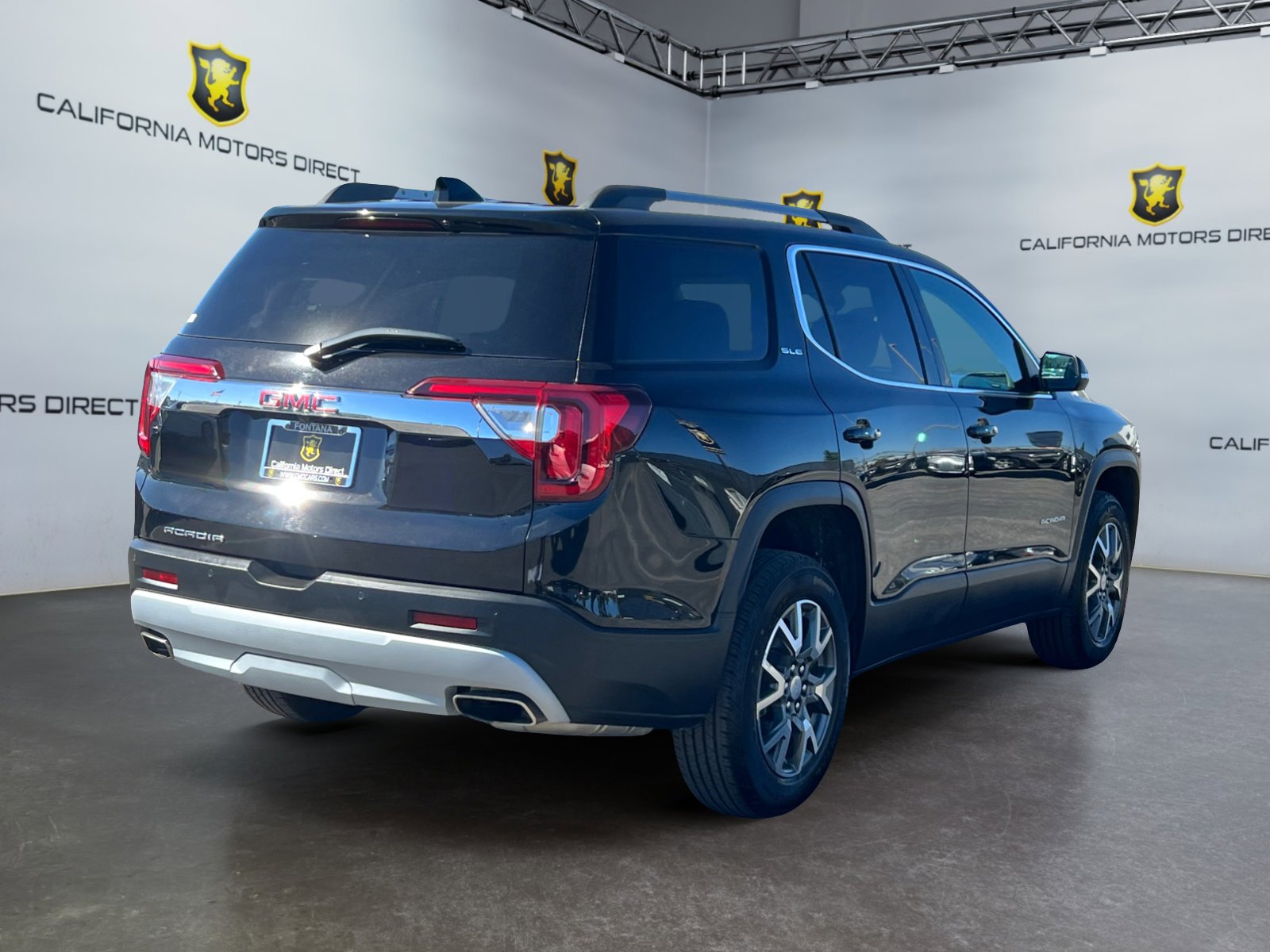 Used 2023 GMC Acadia SLE w/ Driver Convenience Package image 5