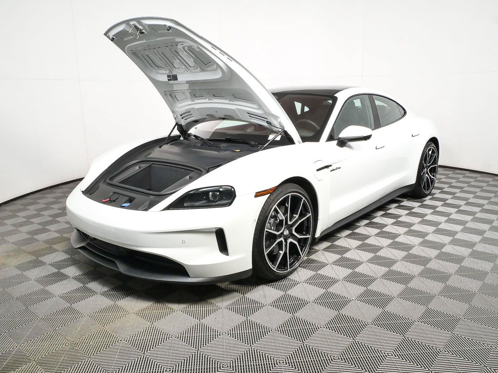 New 2026 Porsche Taycan RWD image 35