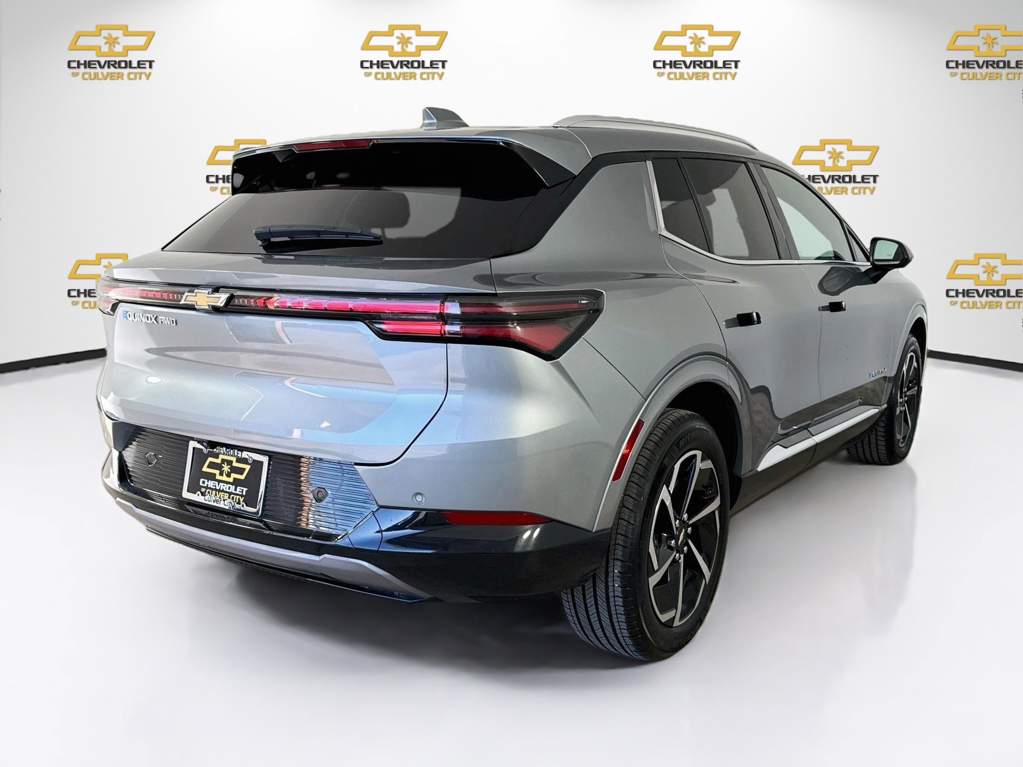 Used 2024 Chevrolet Equinox EV LT AWD/4WD image 8