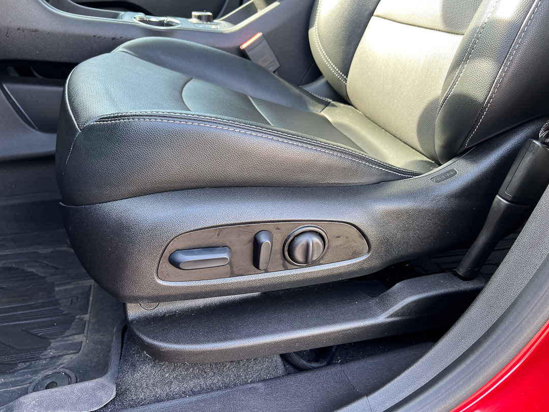 Used 2023 GMC Terrain SLT w/ Tech Package image 18