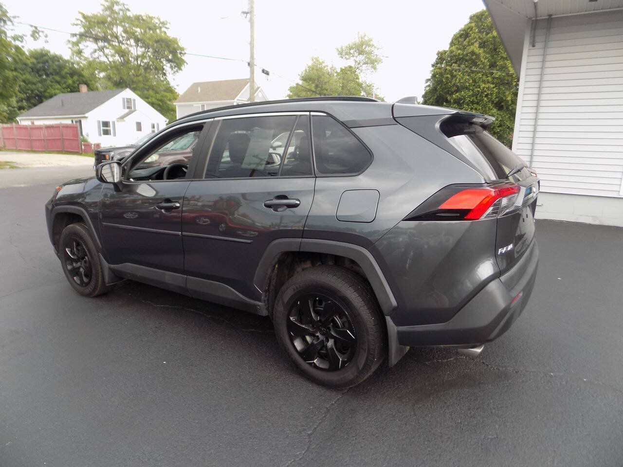 Used 2020 Toyota RAV4 LE w/ Carpet Mat Package AWD/4WD image 6