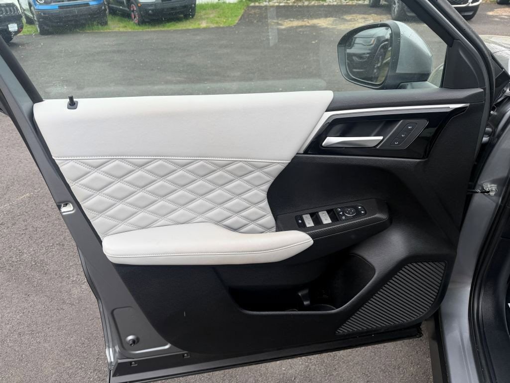 Used 2024 Mitsubishi Outlander SEL AWD/4WD image 9