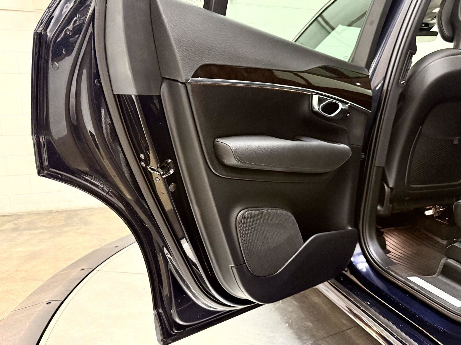 Used 2017 Volvo XC90 T5 Momentum w/ Vision Package FWD image 19