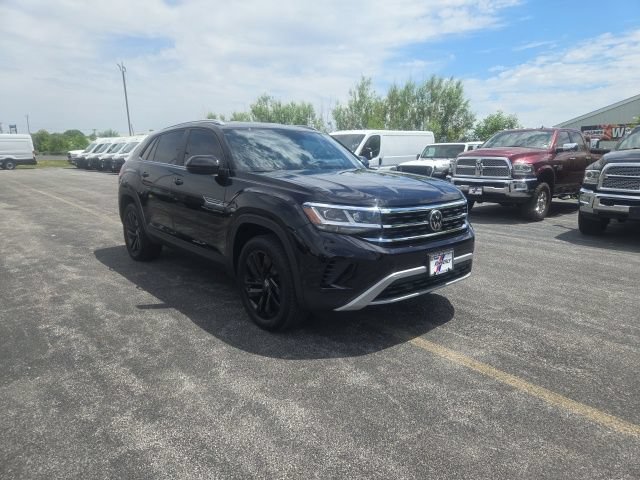 Used 2023 Volkswagen Atlas Cross Sport SE w/ Black Wheel Package AWD/4WD image 2