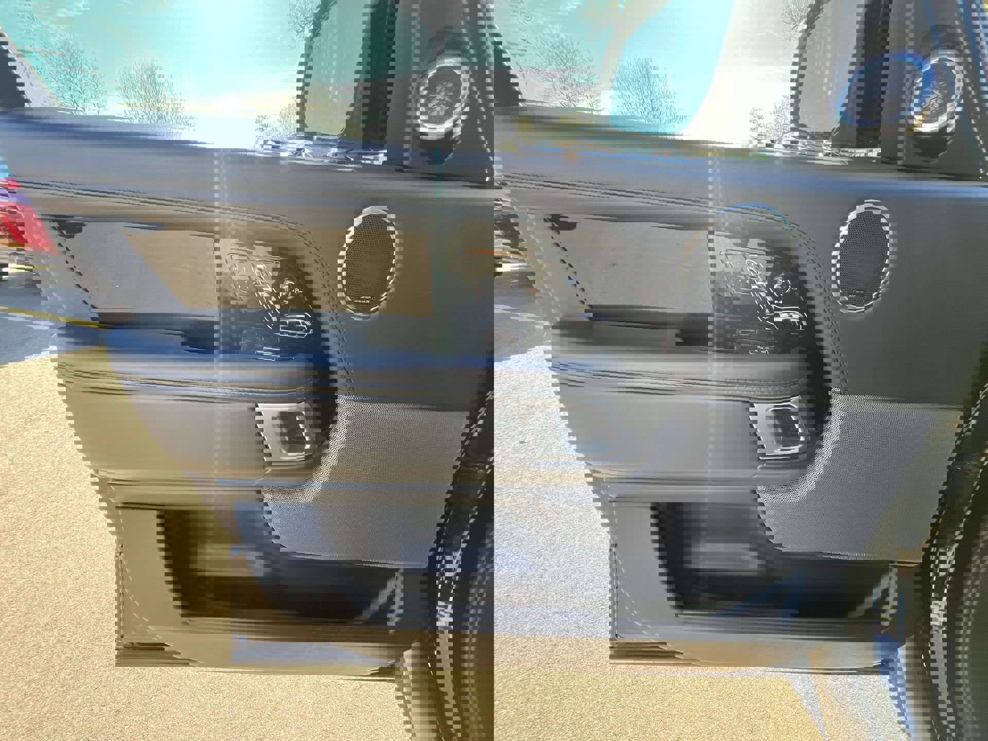 Used 2020 Land Rover Range Rover Long Wheelbase HSE image 23