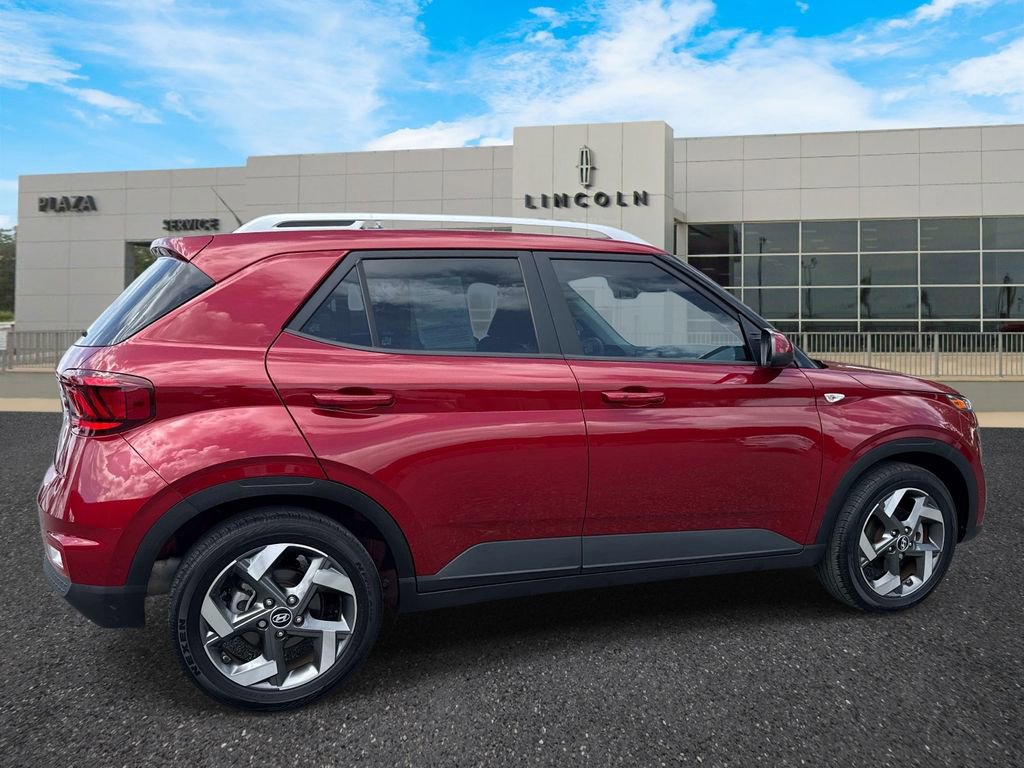 Used 2024 Hyundai Venue SEL FWD image 3