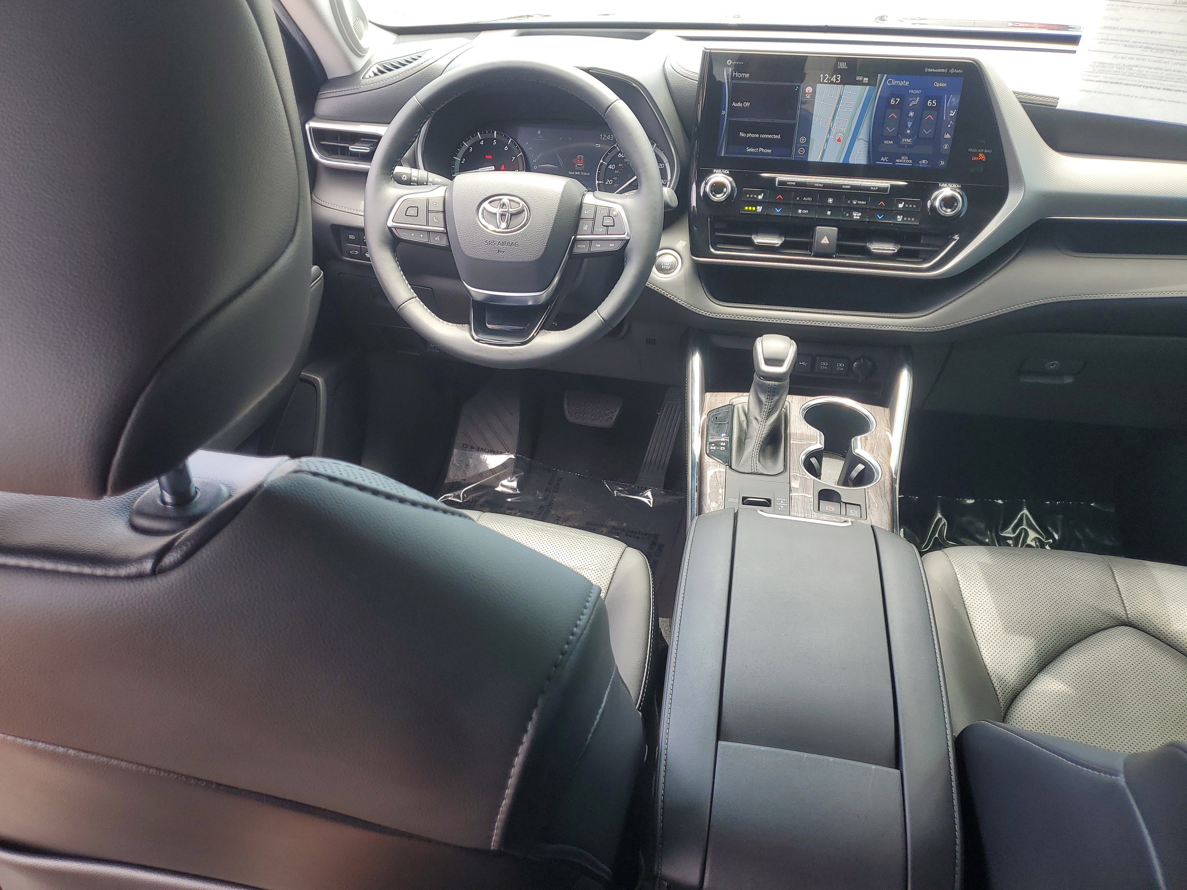 Certified 2021 Toyota Highlander Platinum FWD image 17