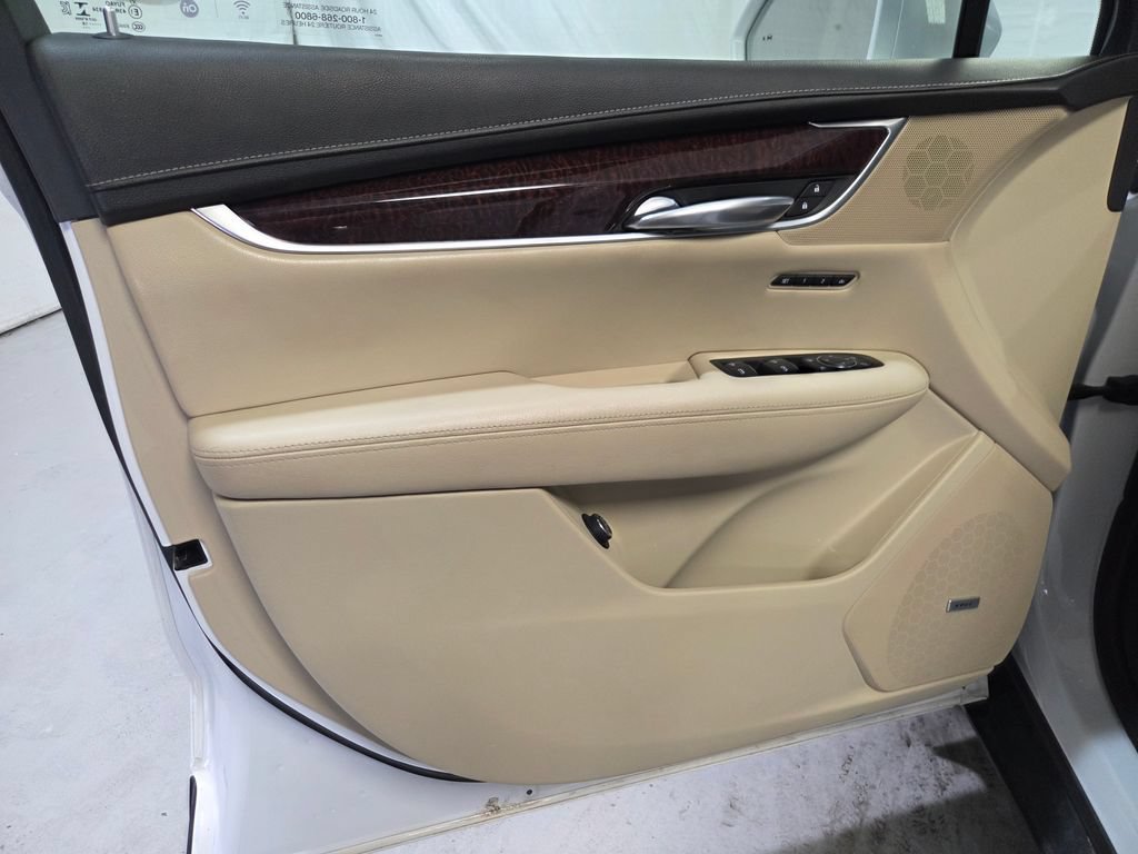 Used 2018 Cadillac XT5 Luxury w/ Driver Awareness Package AWD/4WD image 18