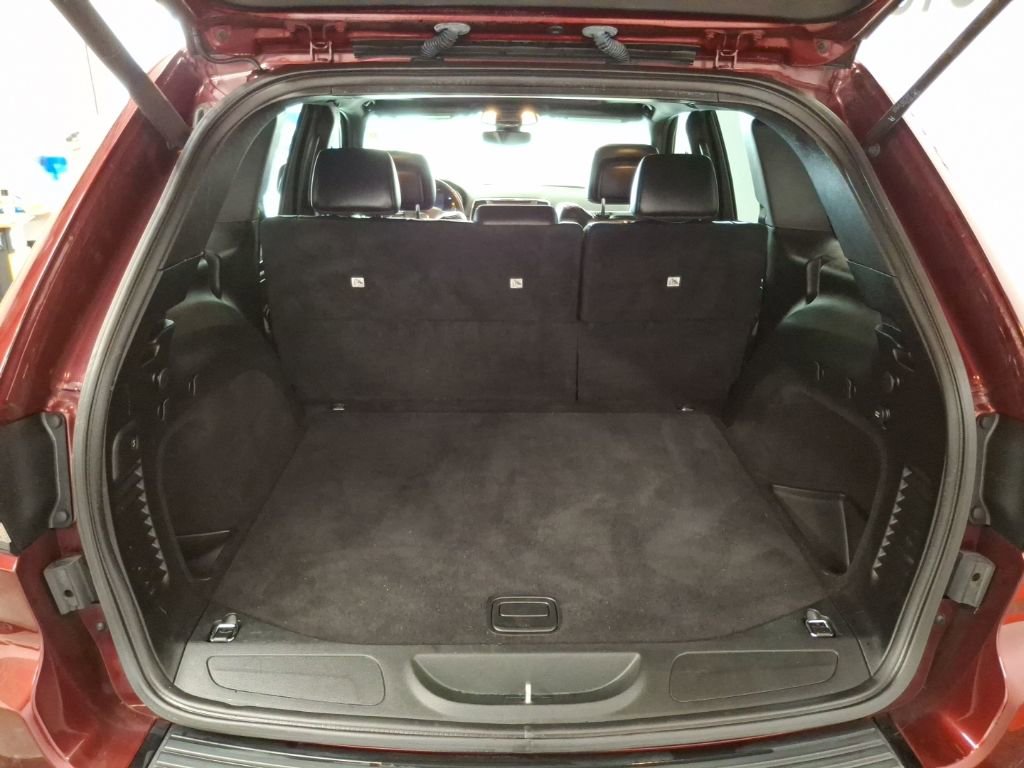 Used 2018 Jeep Grand Cherokee Altitude image 11