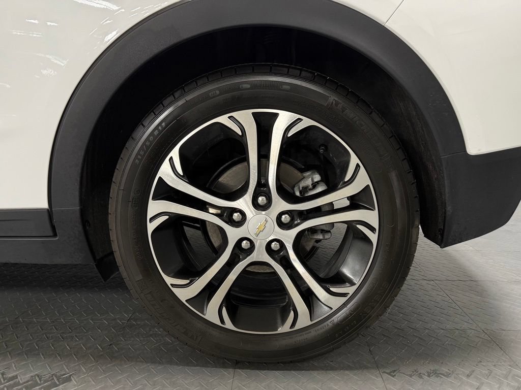 Used 2020 Chevrolet Bolt Premier w/ Infotainment Package FWD image 7