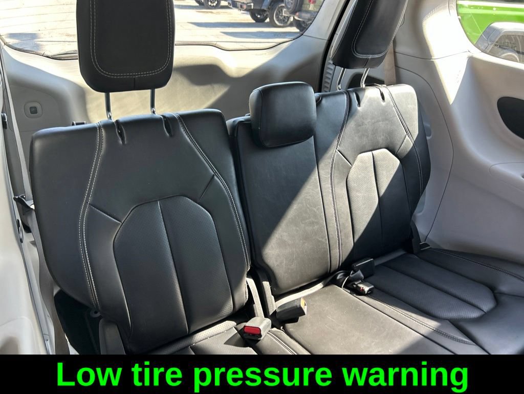 Used 2024 Chrysler Pacifica Touring-L FWD image 27