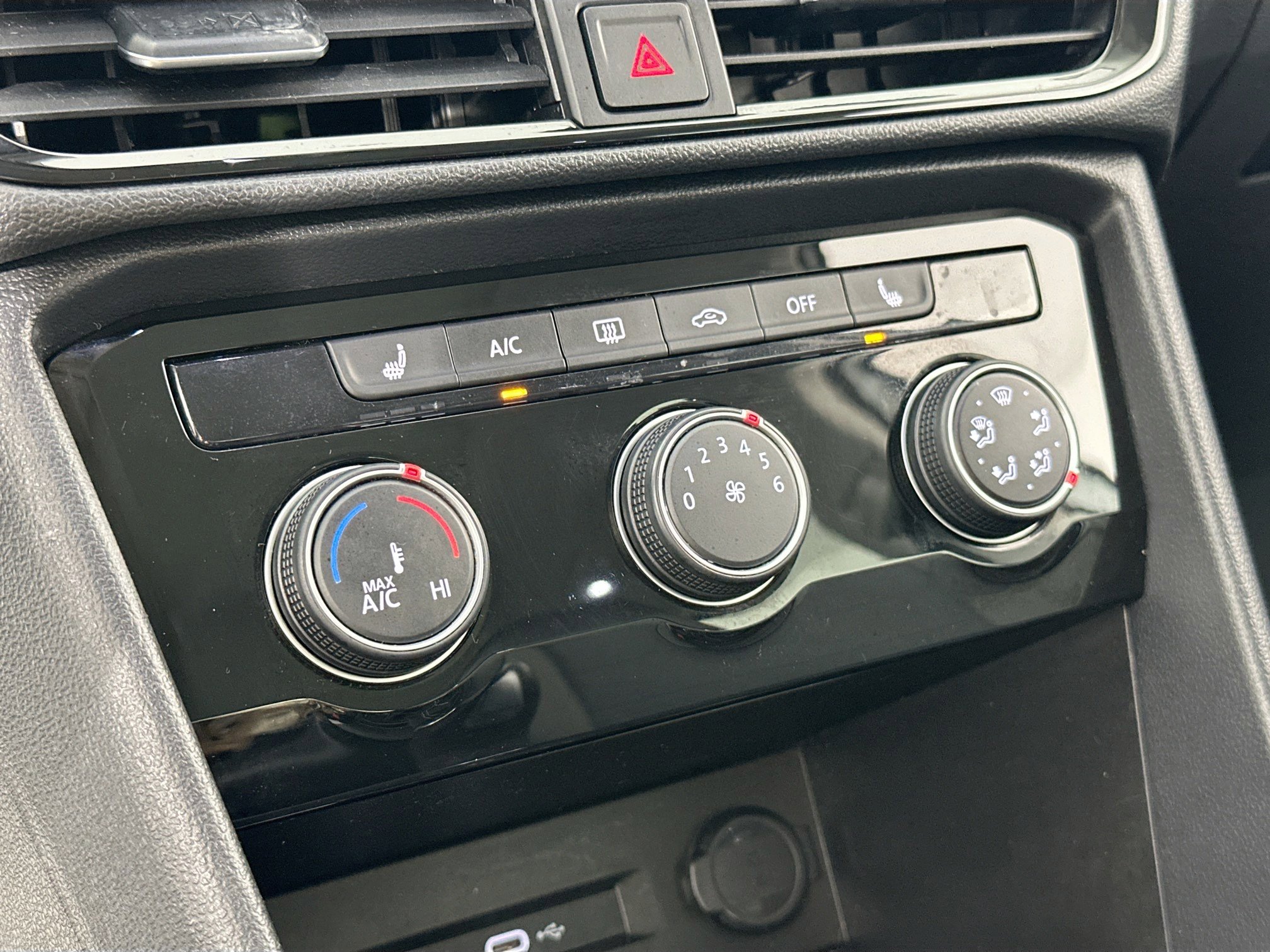 Used 2023 Volkswagen Taos SE image 15