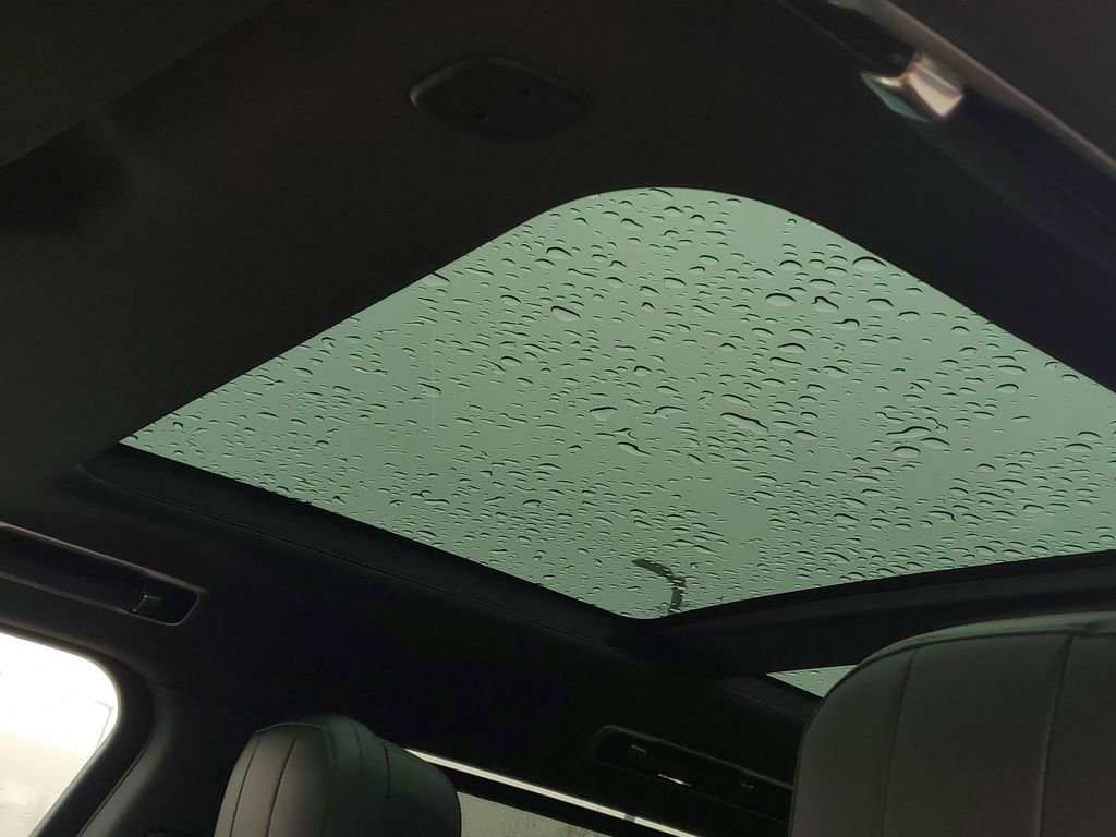 New 2026 Land Rover Range Rover Long Wheelbase SE image 8