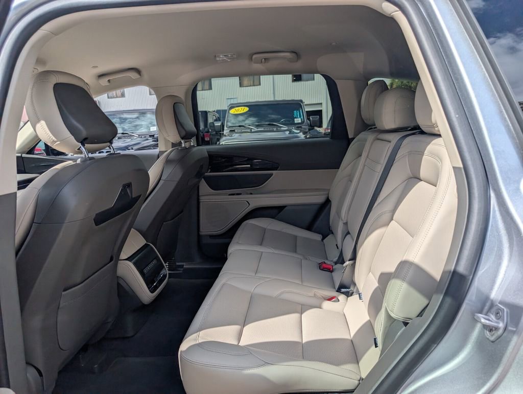 Certified 2025 Lincoln Nautilus Premier image 13