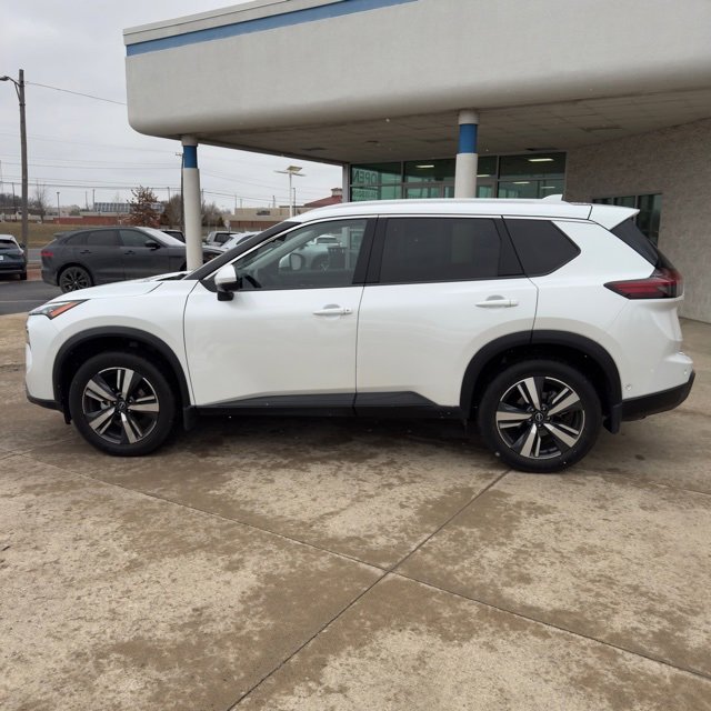 Used 2024 Nissan Rogue SL image 2