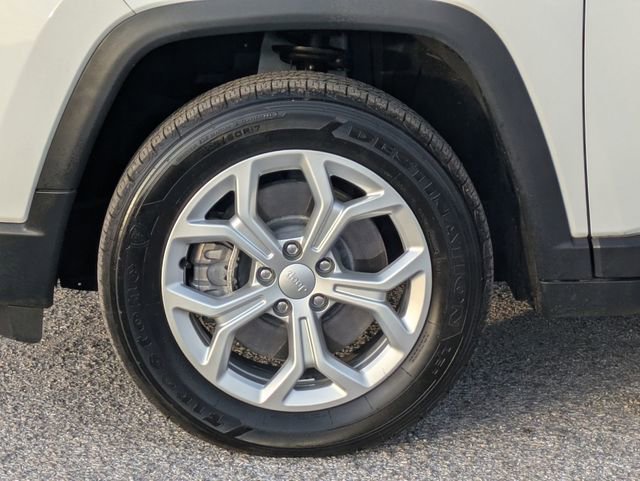 Used 2024 Jeep Compass Latitude image 13