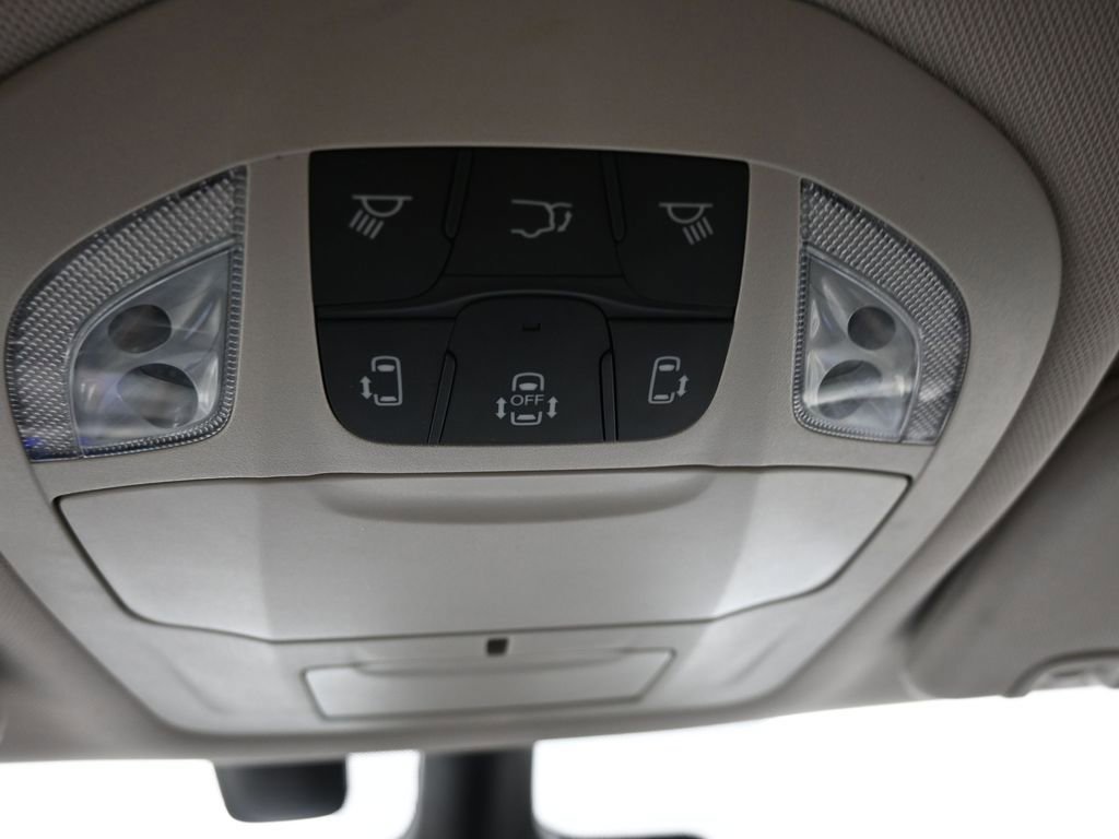 Used 2022 Chrysler Pacifica Touring-L image 24