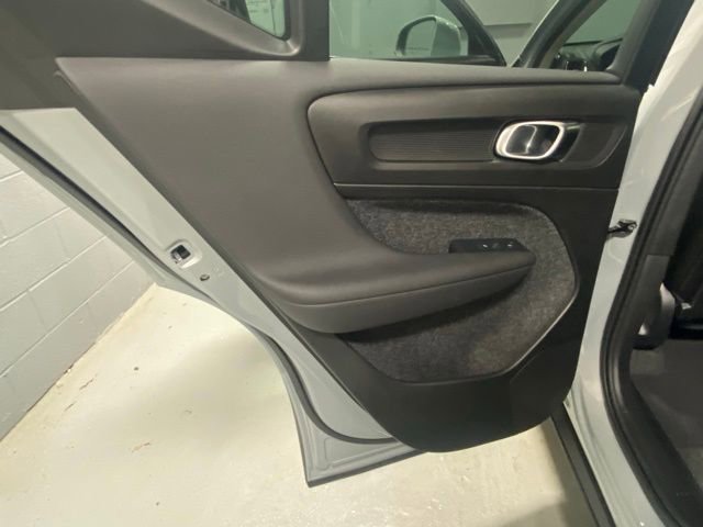 Certified 2025 Volvo XC40 B5 Core AWD/4WD image 8