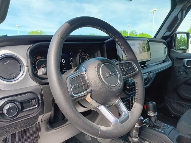 Used 2025 Jeep Wrangler Unlimited Sahara AWD/4WD image 15