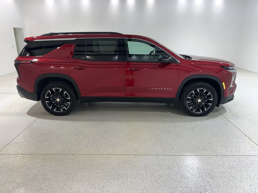 Used 2025 Chevrolet Traverse LT w/ Sun and Wheel Package FWD image 6