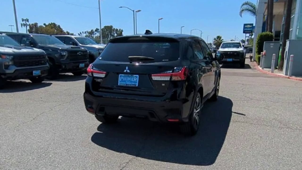 Used 2025 Mitsubishi Outlander Sport SE AWD/4WD image 7