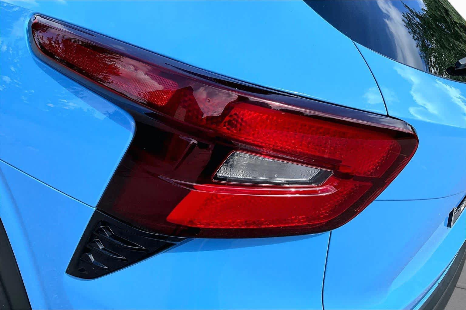 Used 2024 Chevrolet Trax RS FWD image 28