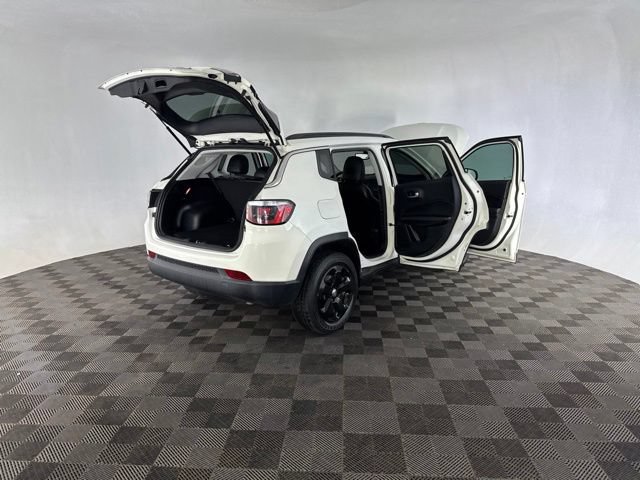 Used 2020 Jeep Compass Latitude w/ Cold Weather Group AWD/4WD image 14