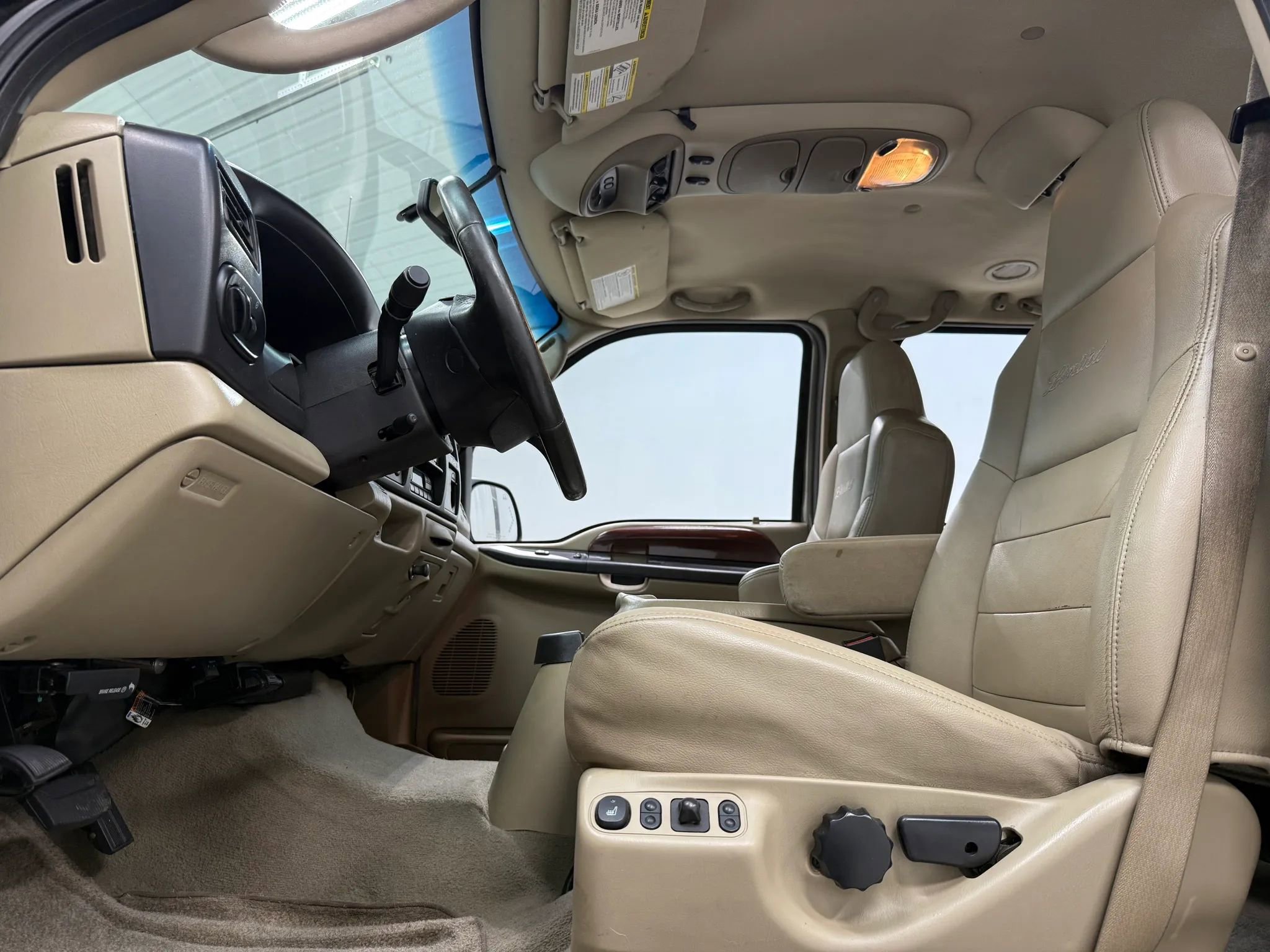 Used 2005 Ford Excursion Limited AWD/4WD image 15