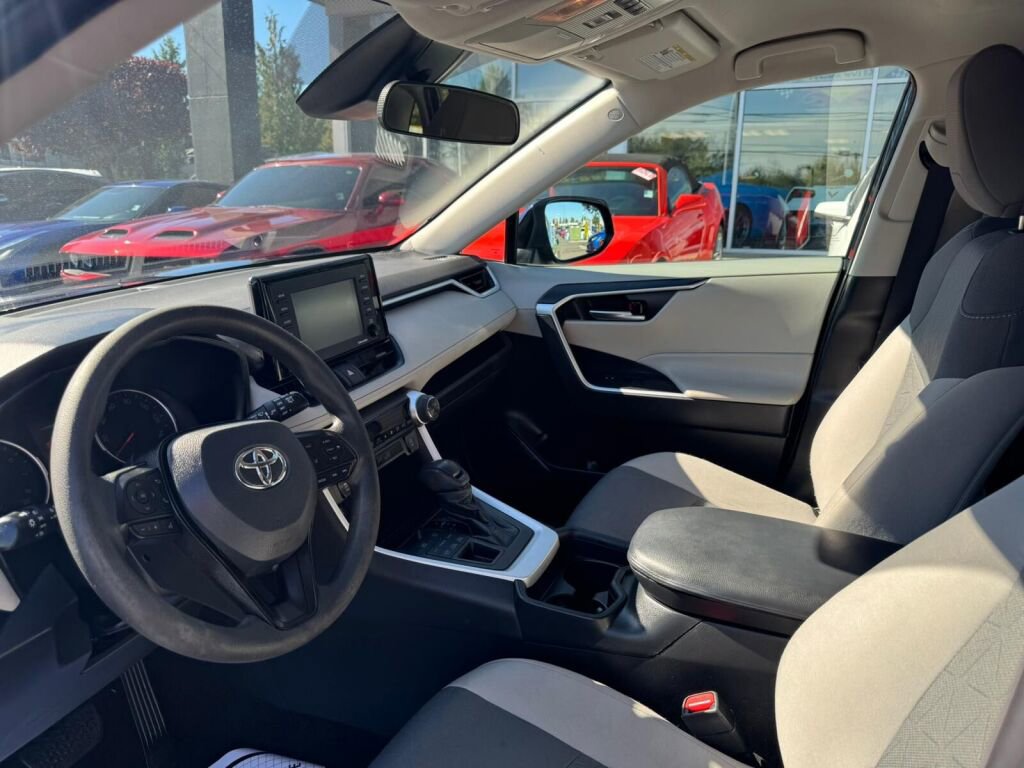 Used 2021 Toyota RAV4 XLE image 9