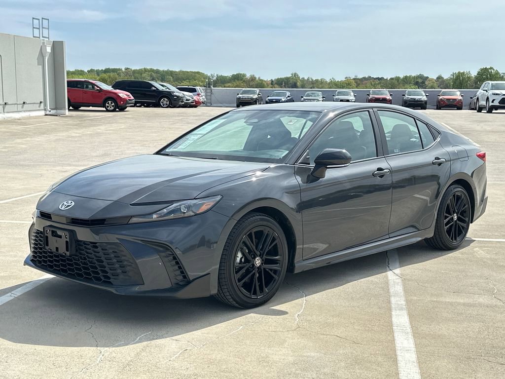 Used 2025 Toyota Camry SE image 2