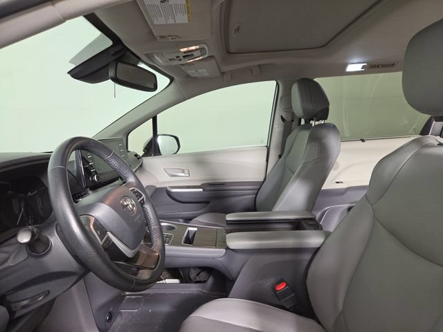 Used 2022 Toyota Sienna XLE FWD image 13