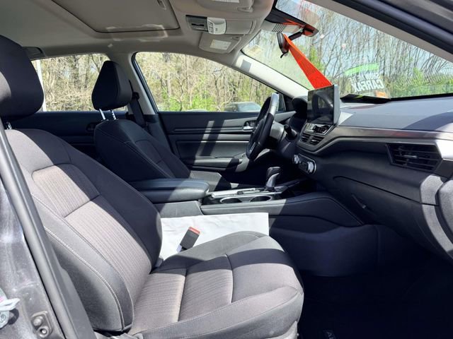 Used 2024 Nissan Altima 2.5 SV w/ SV Premium Package image 12