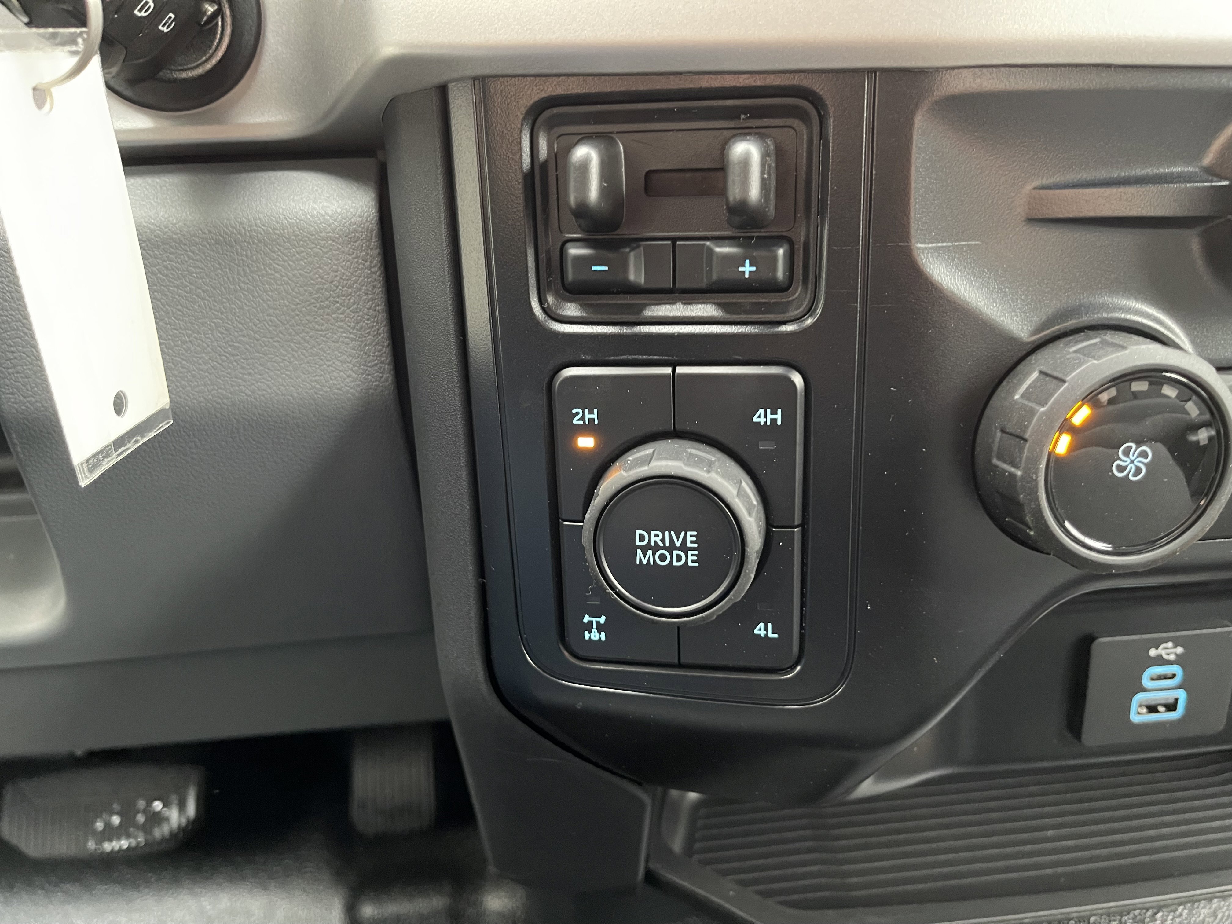 New 2026 Ford F250 XL w/ XL Off-Road Package image 19