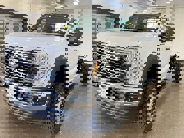 New 2026 Ford F550 2WD Regular Cab Super Duty image 4
