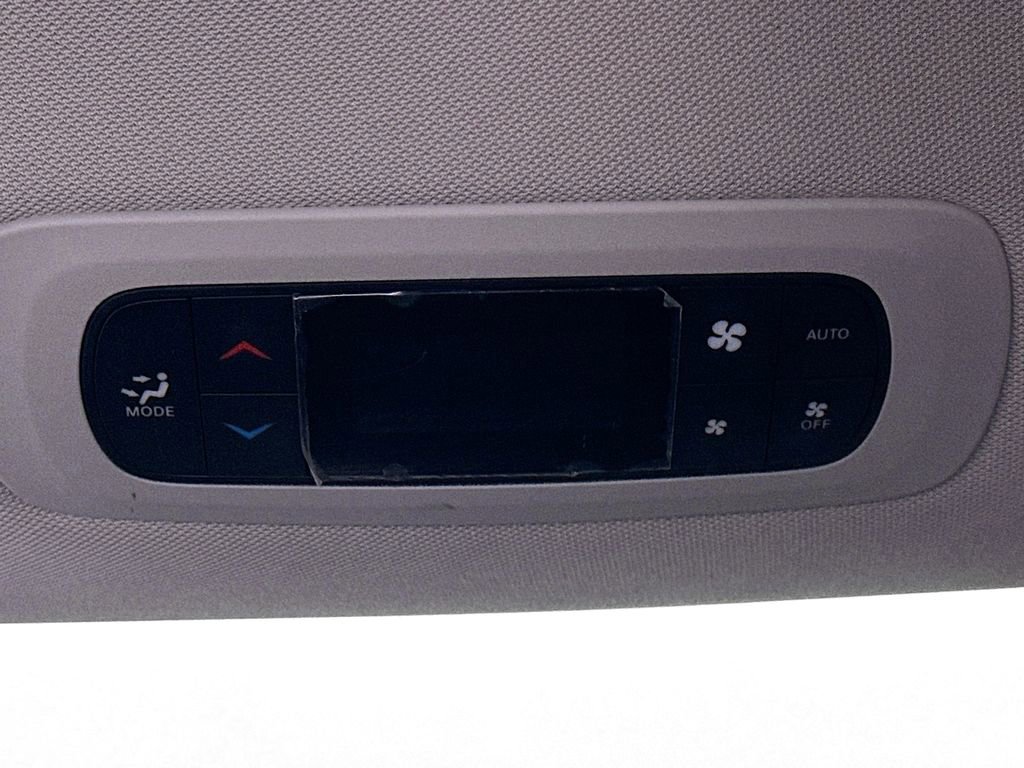 Used 2024 Chrysler Pacifica Touring-L image 22